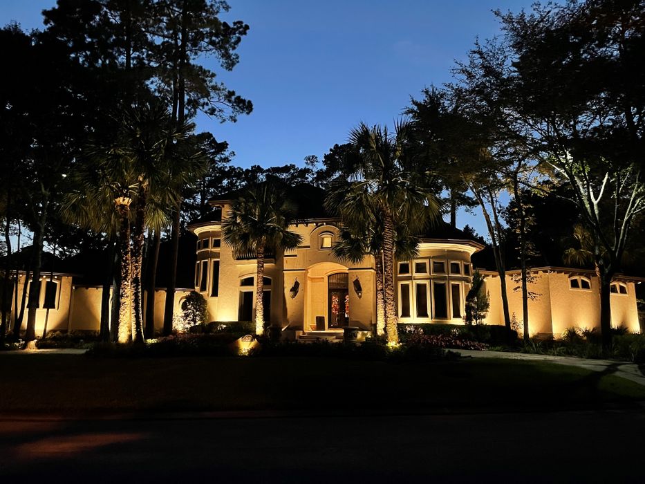 From concept to installation, our lighting team brought new life to this outdoor space in The Woodlands. Explore this elegant and efficient design. Enhance Curb Appeal with Landscape Lighting | The Woodlands