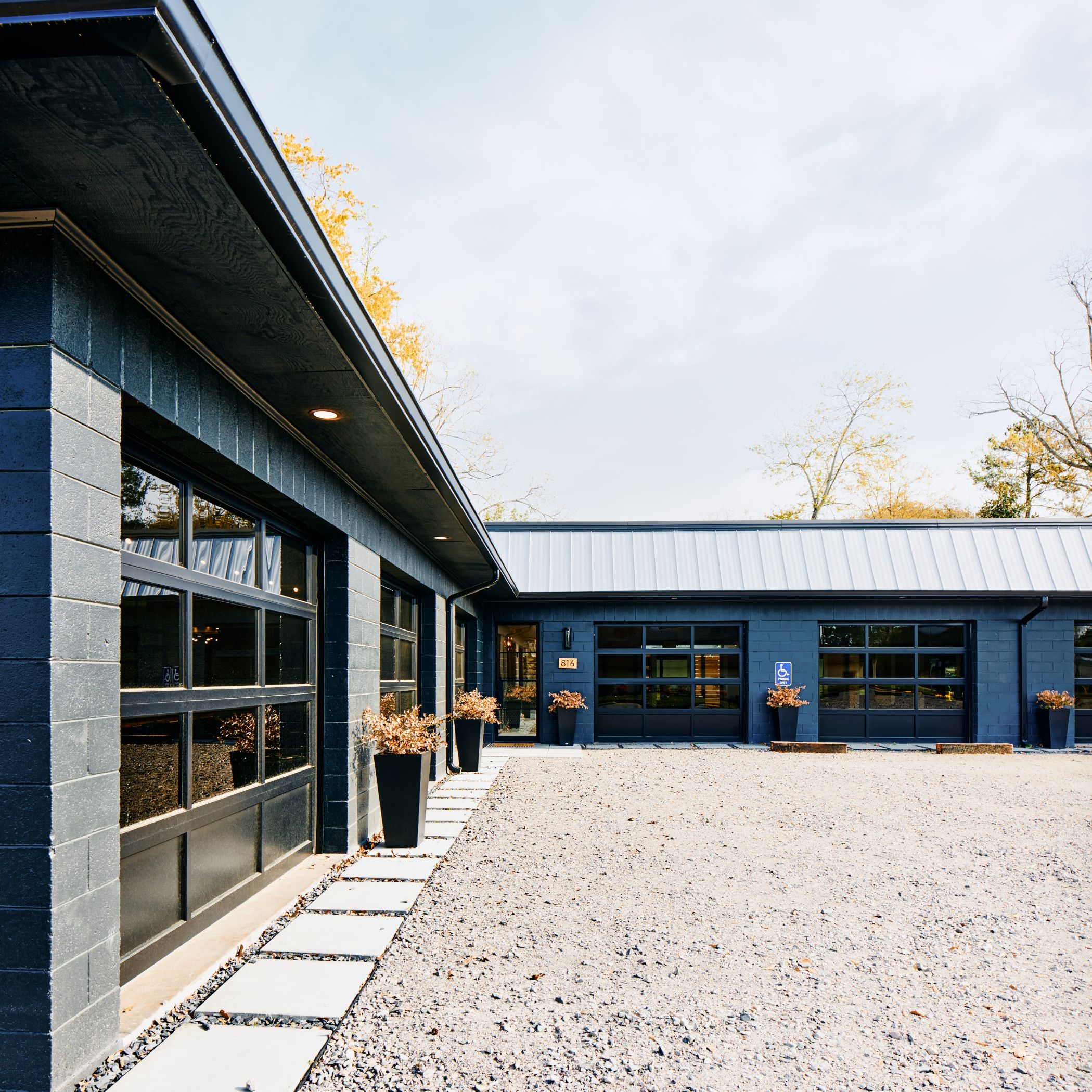 salon-exterior