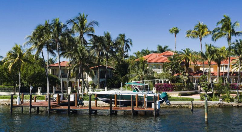 houses on water in florida