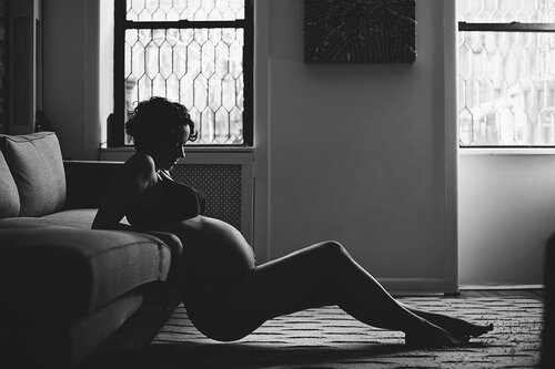 AlexMaternityBoudoir-IMGP7882BW.jpg