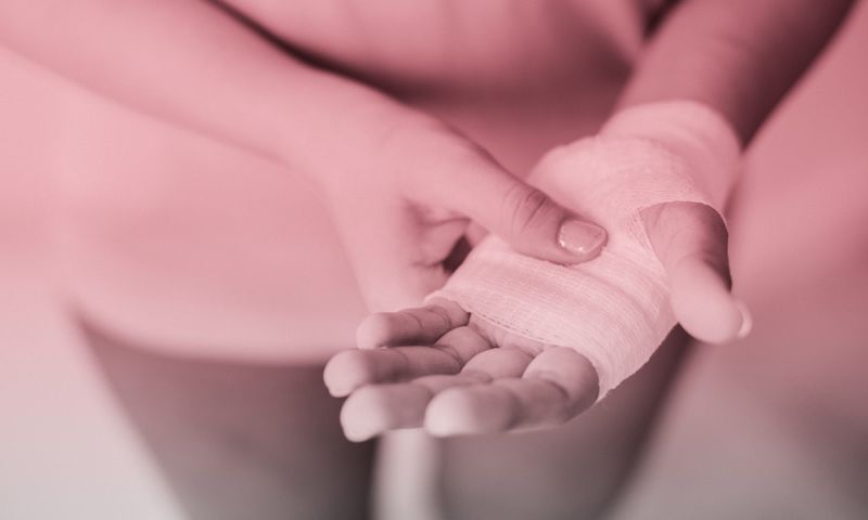 bandage-close-up-first-aid-1571170-2-2-2000x1200.jpg