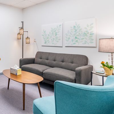 Lounge1cropped.jpg