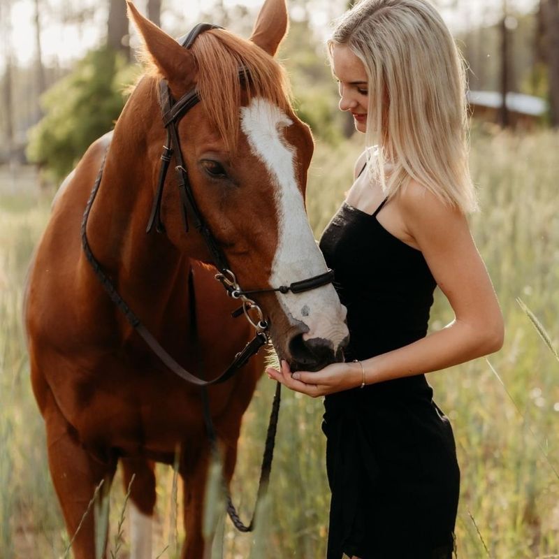 girl posing with horse