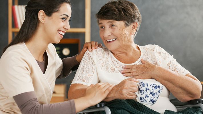 M37631 - Blitz - Questions To Ask An In-Home Caregiver - Featured Image - .jpg