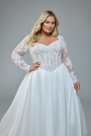 Y3221FI_S26-Plus_Lookbook_CropFront.jpg