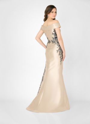 CB777_CHAMPAGNE_094.jpg
