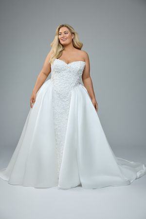 Y3235_S26-Plus_Lookbook_FullFront.jpg
