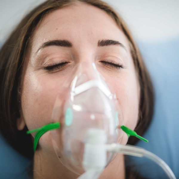 woman in oxygen mask