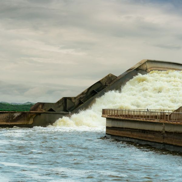 dam blocking water