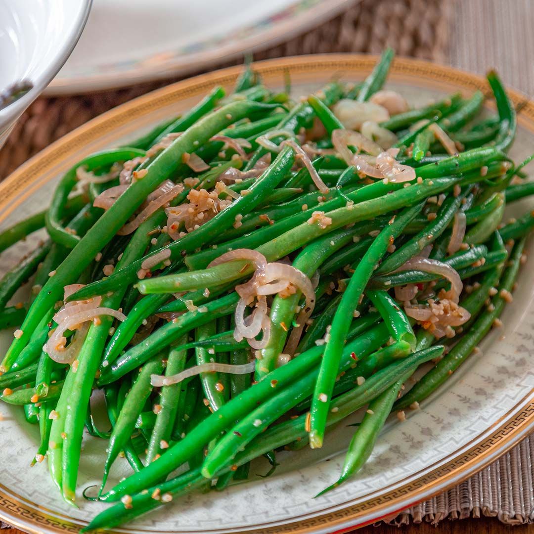 green beans on dinner plate
