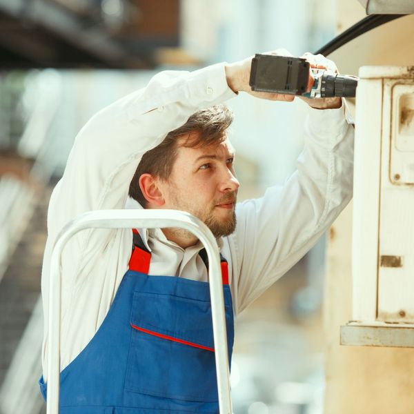 Benefits of Hiring Professionals for Commercial HVAC Maintenance 1.jpg