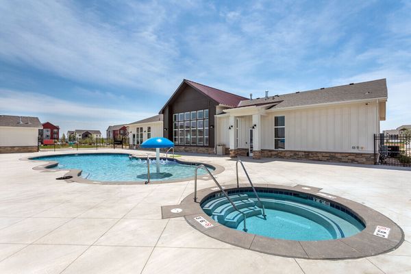 the-ridge-at-mountain-lion-loveland-co-pool-and-hottub.jpg