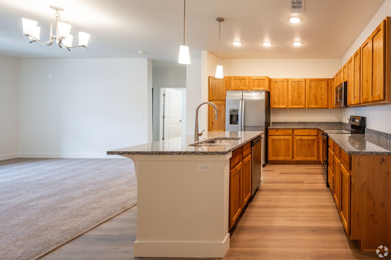 the-ridge-at-mountain-lion-loveland-co-3-br-2-ba---1336-sf (5).jpg