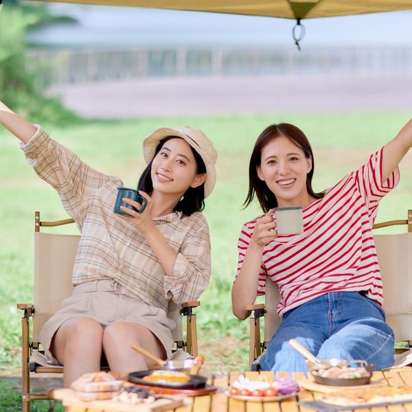 two friends at bbq