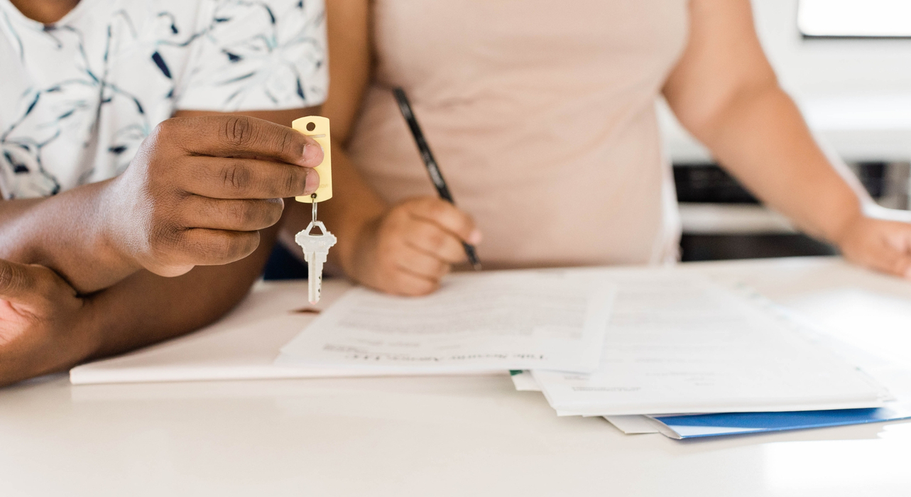 Apartment lease signing with keys