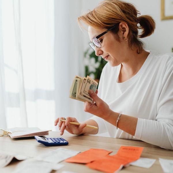 woman budgeting and figuring out a financial plan