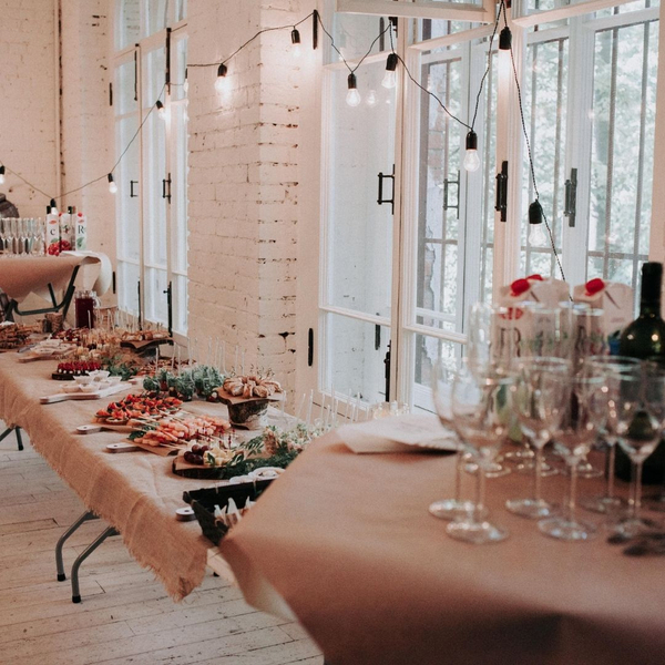 tables with buffet catering and beverages Delicious Catering Ideas to Wow Guests at Your Detroit Wedding 4.jpg