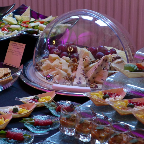 catered food dishes on table Delicious Catering Ideas to Wow Guests at Your Detroit Wedding 2.jpg