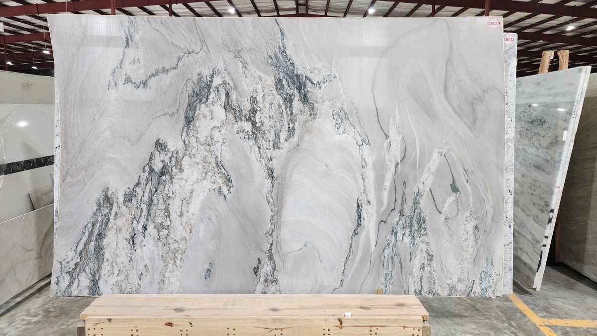 Macabus Calacatta Crystal Quartzite 2 126x81 99.99.jpg