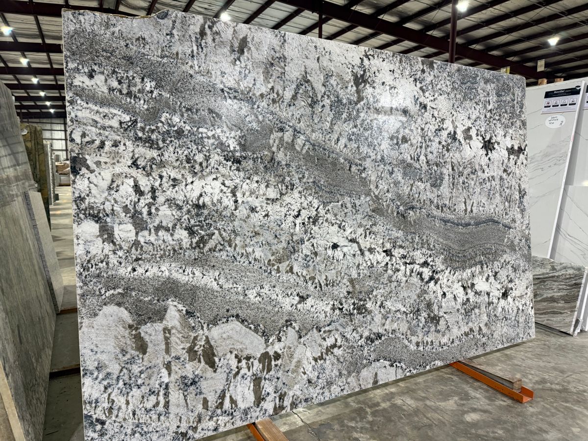 Alpine White 25091504W 3.jpeg