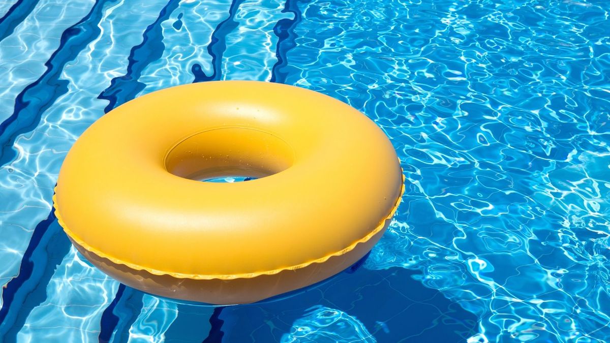 Top Benefits Of Professional Pool Cleaning In Naples - hero.jpg