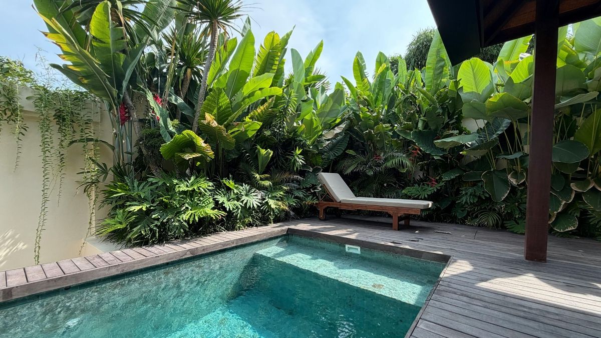 Top Reasons For Pool Water Problems - hero.jpg