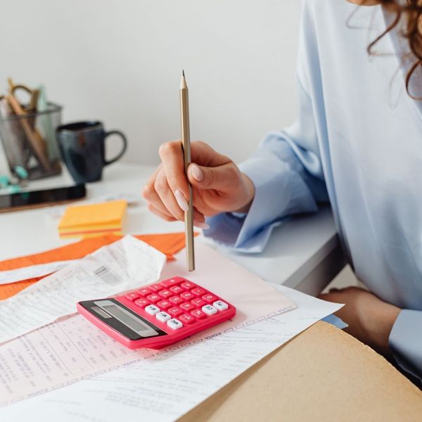 woman crunching numbers