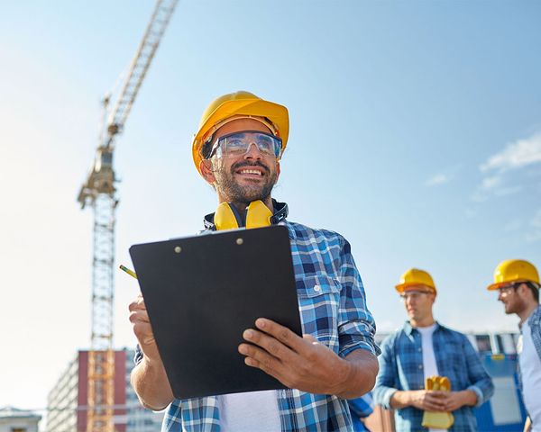 man in hardhat with clipboard