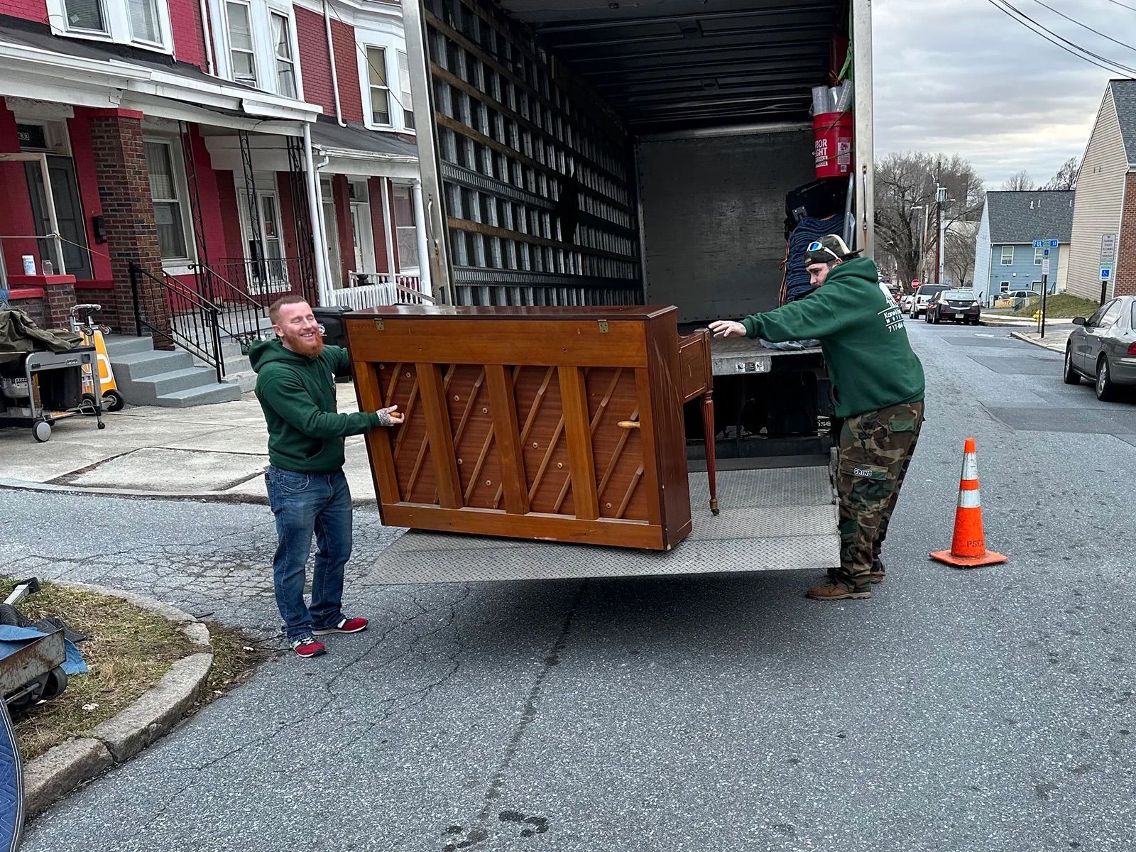 kane-and-family-movers-gallery-home-07-373c593b-1200h.jpeg