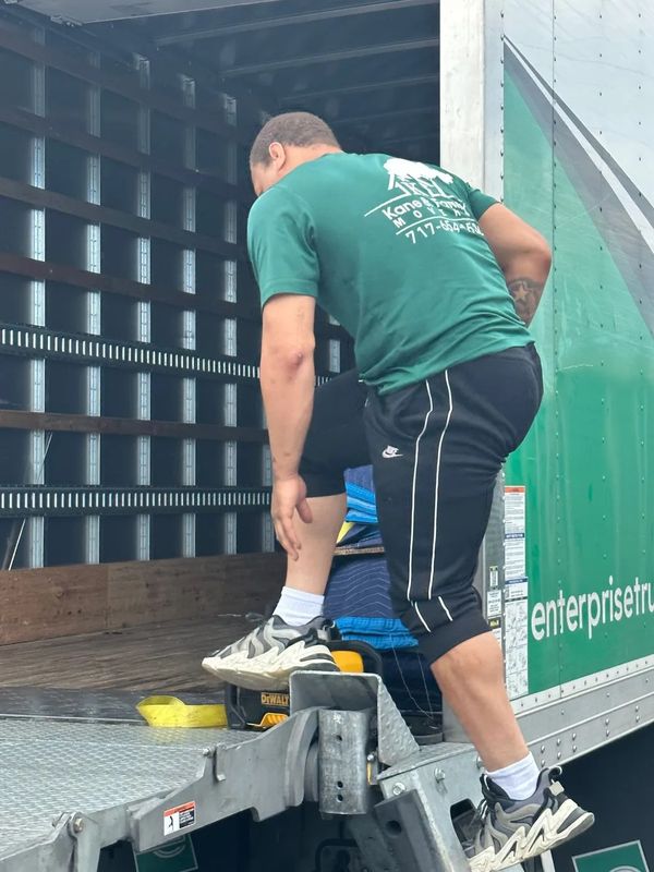 kane-and-family-movers-content-home-04-1400h.jpeg