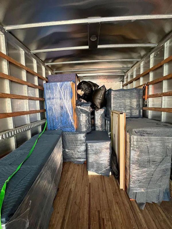 kane-and-family-movers-gallery-home-027-1400h.jpeg
