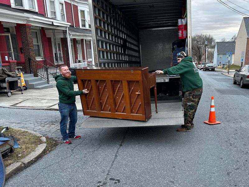 kane-and-family-movers-gallery-home-07-373c593b-1200h.jpeg