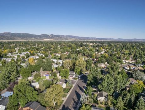 Blackbird Knolls in Loveland, CO, is a peaceful neighborhood with easy access to Highway 34 and I-25, connecting to Denver International Airport. It's close to Mountain View High School and Front Range Community College. Nearby, enjoy Fairgrounds Park, Boyd Lake, and landmarks like Chapungu Sculpture Park and Loveland Museum, plus access to local government offices and tourist areas. Blackbird Nolls Loveland, CO
