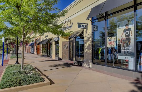 Centerra in Loveland, CO, is a vibrant neighborhood known for its master-planned community with lakes, parks, and shopping. Located near Highway 34 and I-25, it offers easy access to Denver International Airport. Close to Mountain View High School and Front Range Community College, residents enjoy Centerra Park and Boyd Lake State Park. The area features Promenade Shops at Centerra, Chapungu Sculpture Park, and is near local government offices and various tourist attractions. Centerra, Loveland, CO
