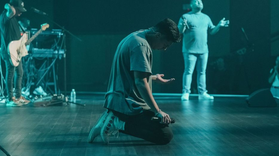 Hero Music & Worship at CMC Singing Praises to the Lord.jpg