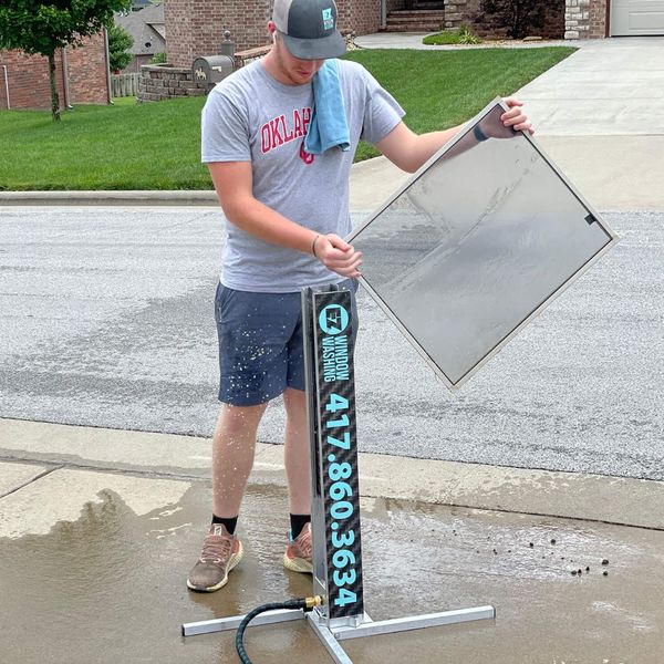 Cleaning window screen