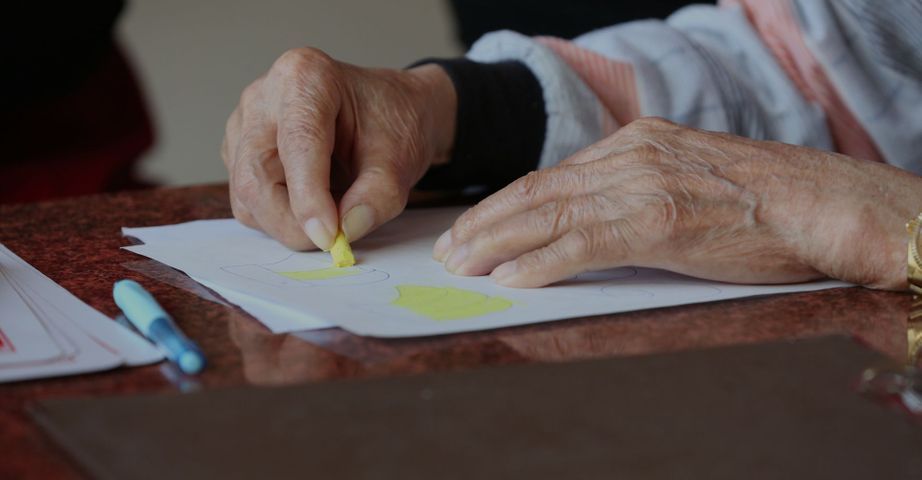 The Benefits Of Art Therapy For Seniors with Alzheimer Hero.jpg