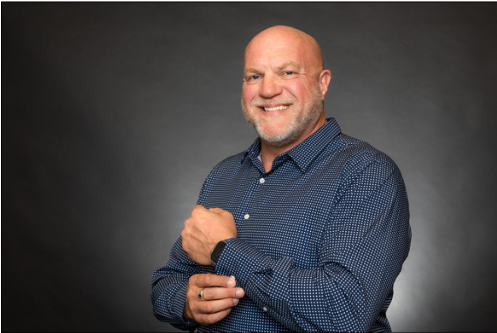 headshot buttoning cuff.png