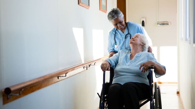 4 Benefits of an Assisted Living Community - featured image.jpg