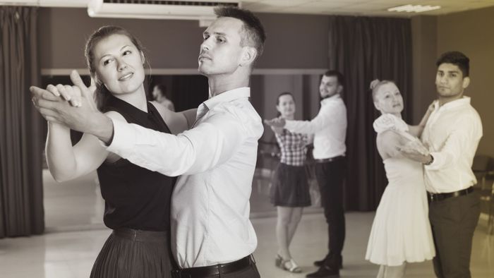 couples dancing in dancing class