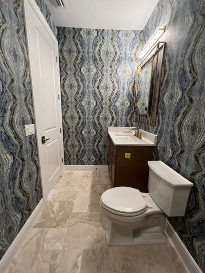 bathroom with great wallpaper