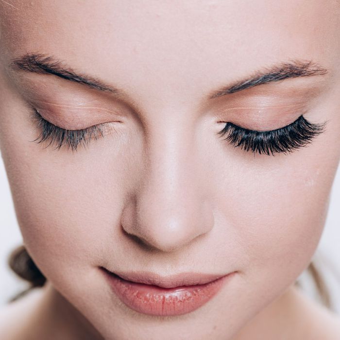 What You Should Know Before Getting Lash Extensions1.jpg