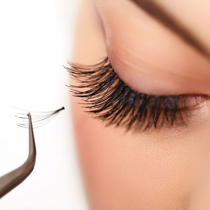 What You Should Know Before Getting Lash Extensions2.jpg