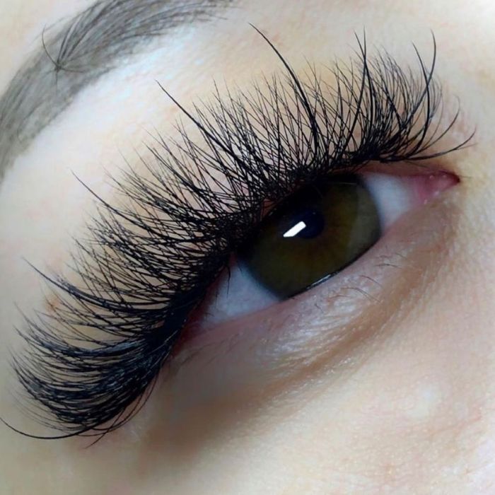 What You Should Know Before Getting Lash Extensions3.jpg