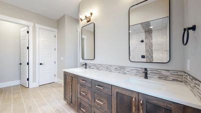 30 - Bathroom 3.jpg