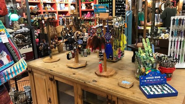 giftstore3.jpg