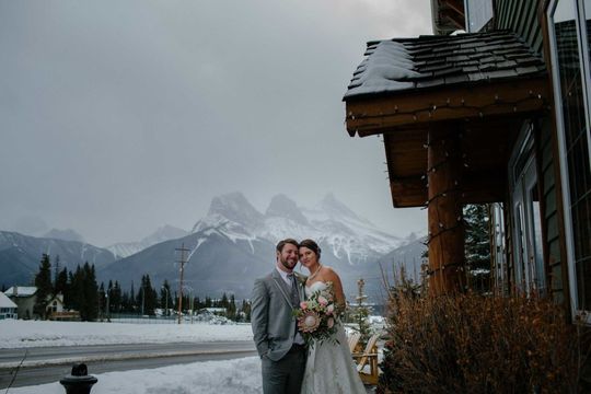 bride and groom, winter wedding outside