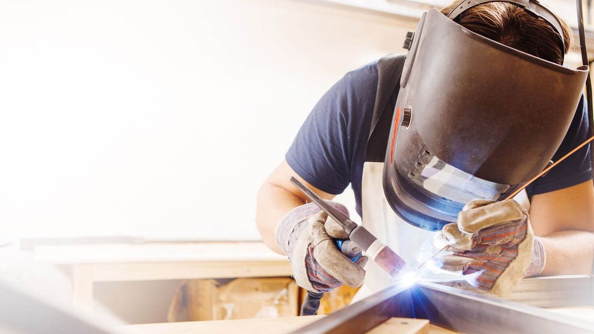 welder working