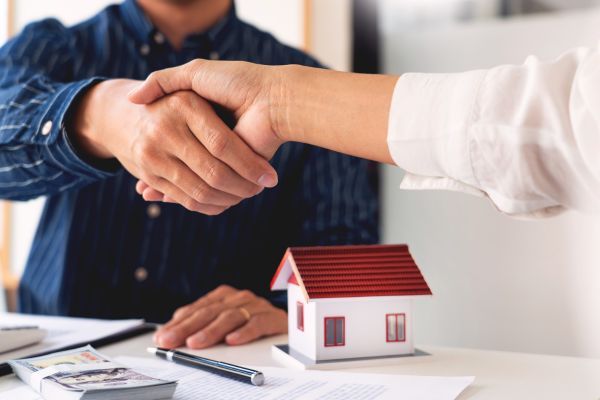 realtor and client shaking hands