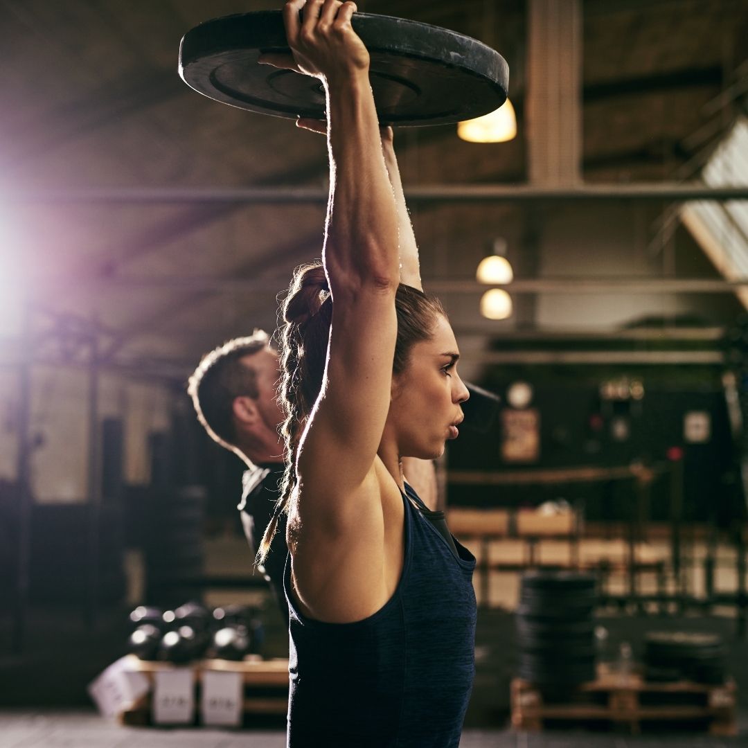 two people lifting plates. 